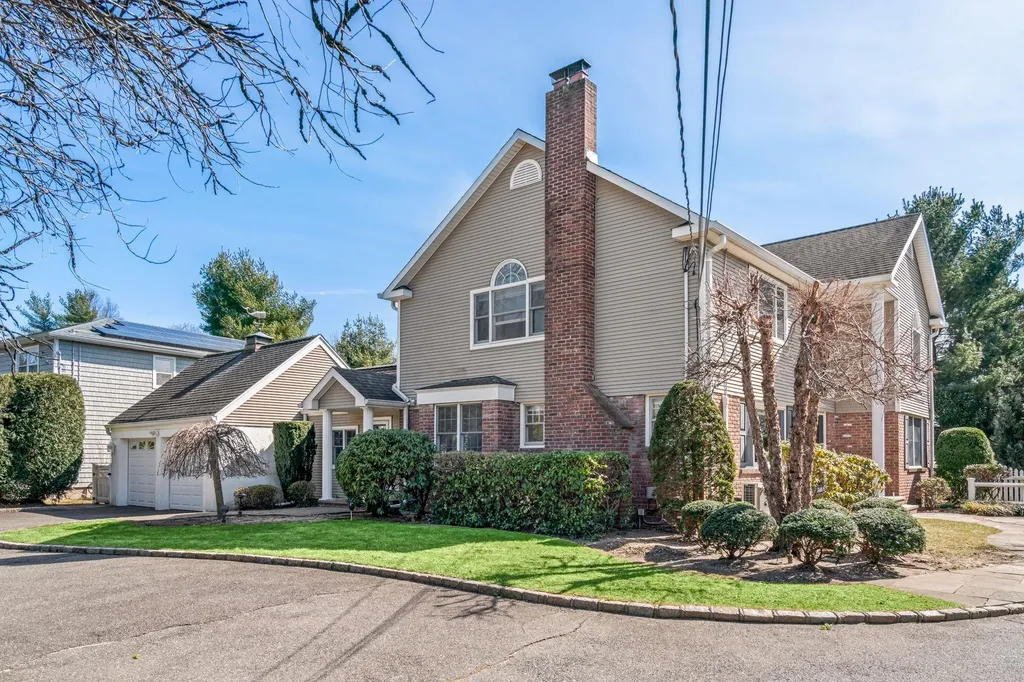 2 Pine Road Syosset NY 11791