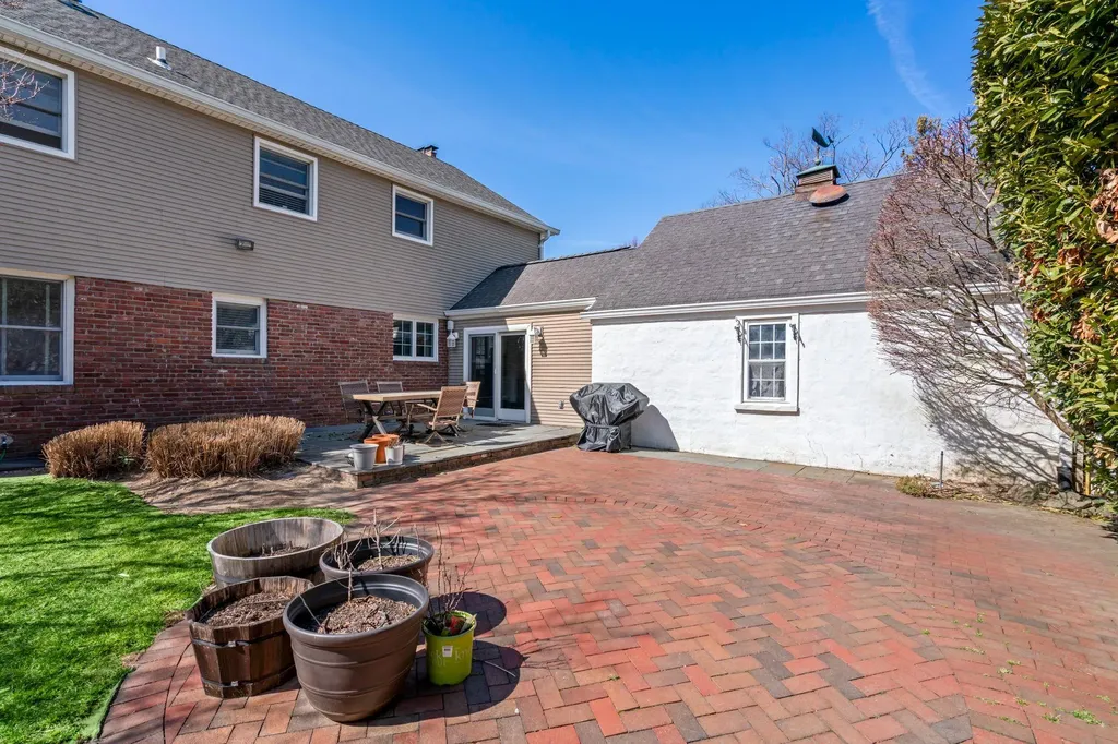 2 Pine Road Syosset NY 11791