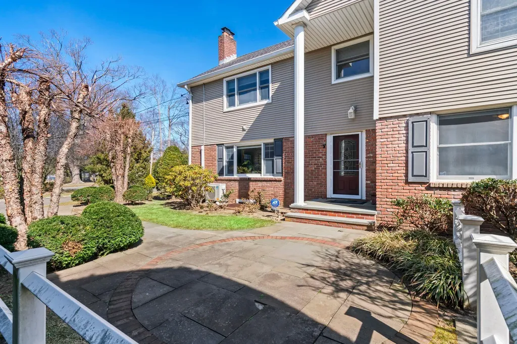 2 Pine Road Syosset NY 11791