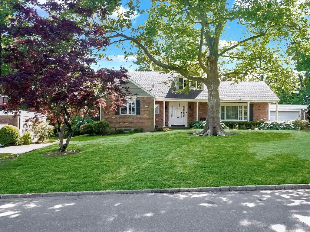 6 Nottingham Place Great Neck NY 11023