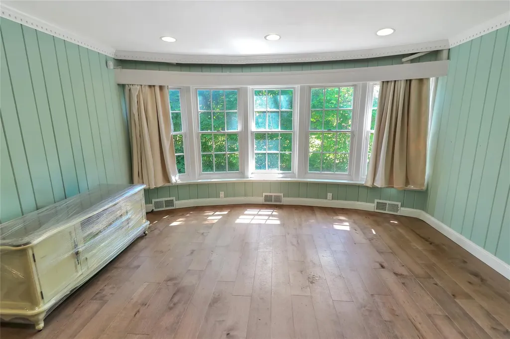 6 Nottingham Place Great Neck NY 11023