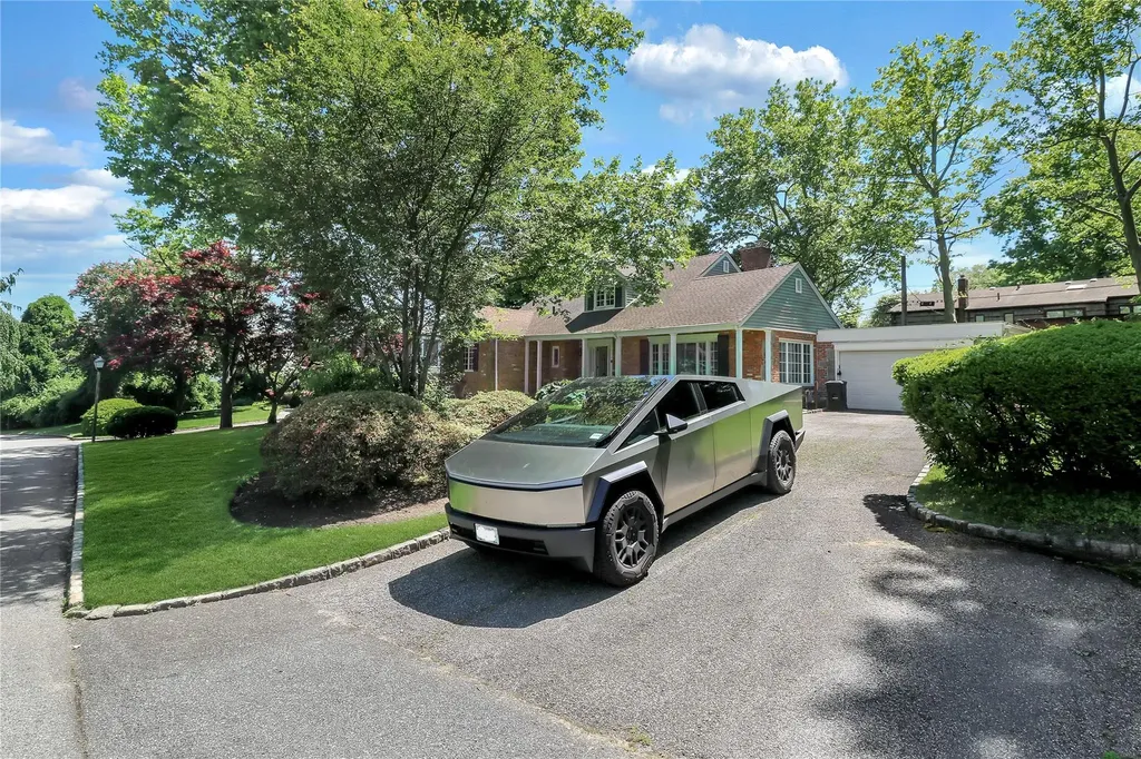 6 Nottingham Place Great Neck NY 11023