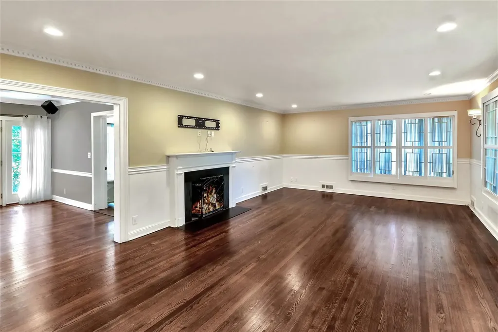6 Nottingham Place Great Neck NY 11023
