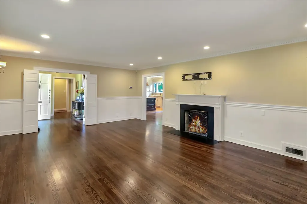 6 Nottingham Place Great Neck NY 11023