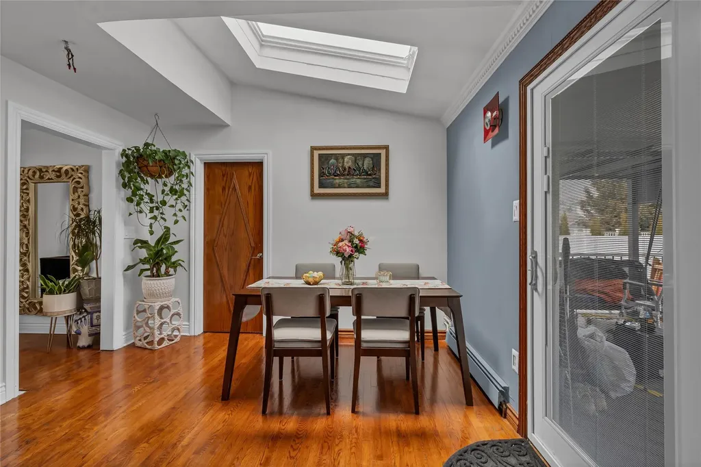 238 35th Street Lindenhurst NY 11757