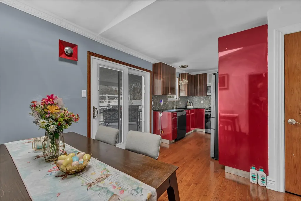 238 35th Street Lindenhurst NY 11757