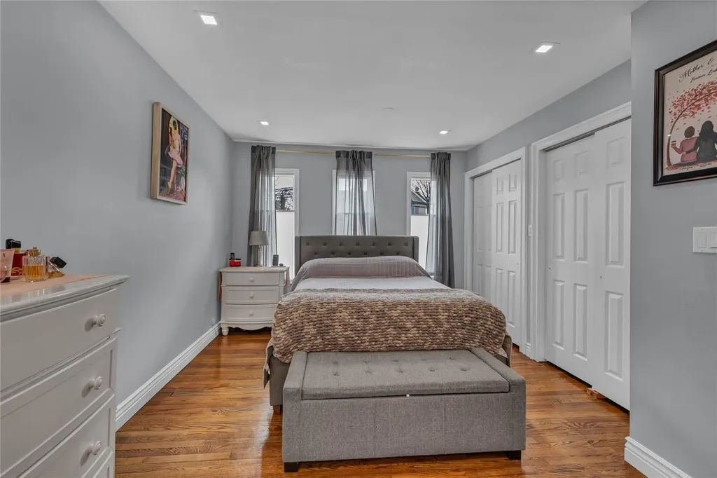 238 35th Street Lindenhurst NY 11757