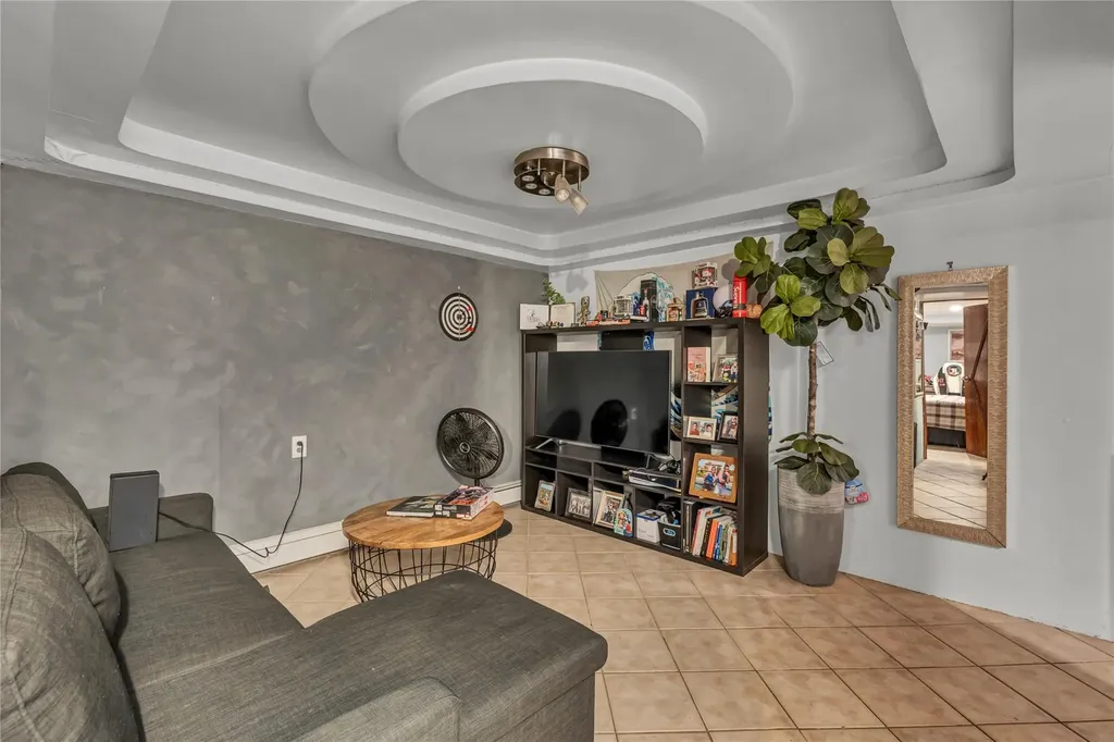 238 35th Street Lindenhurst NY 11757