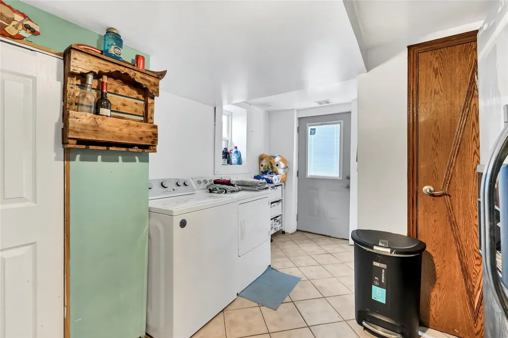 238 35th Street Lindenhurst NY 11757