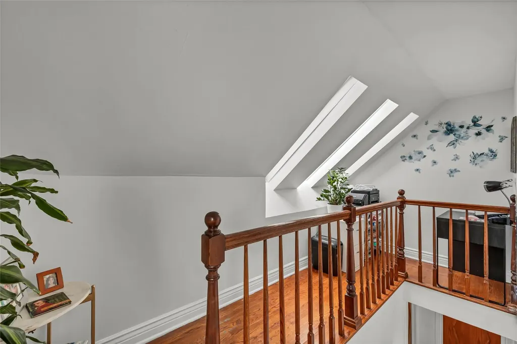 238 35th Street Lindenhurst NY 11757