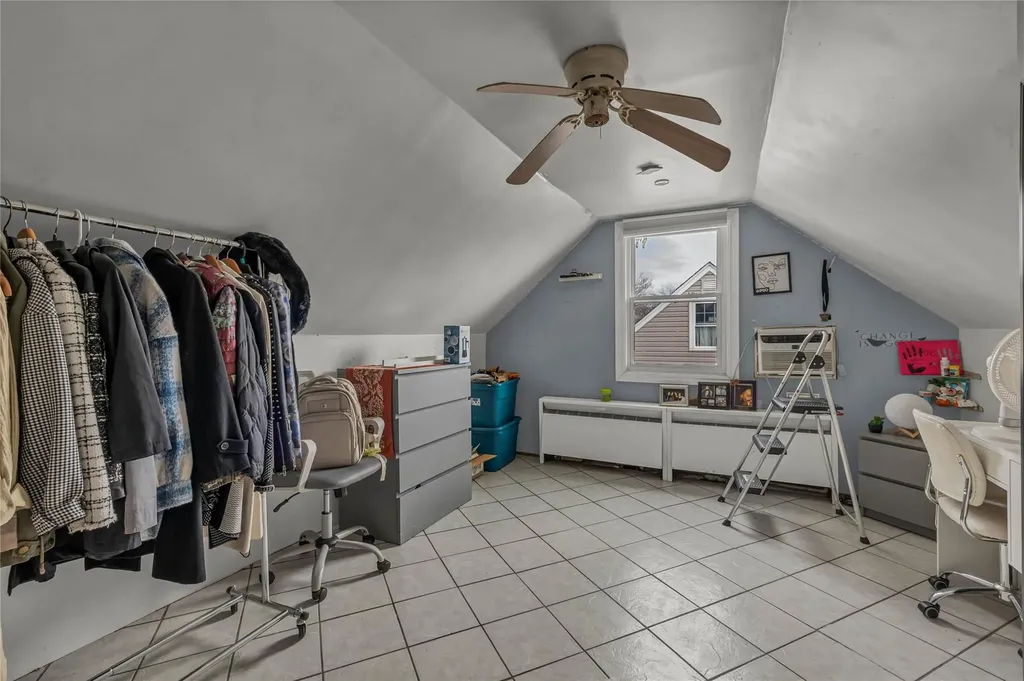 238 35th Street Lindenhurst NY 11757