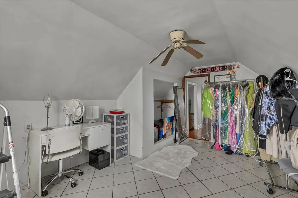 238 35th Street Lindenhurst NY 11757