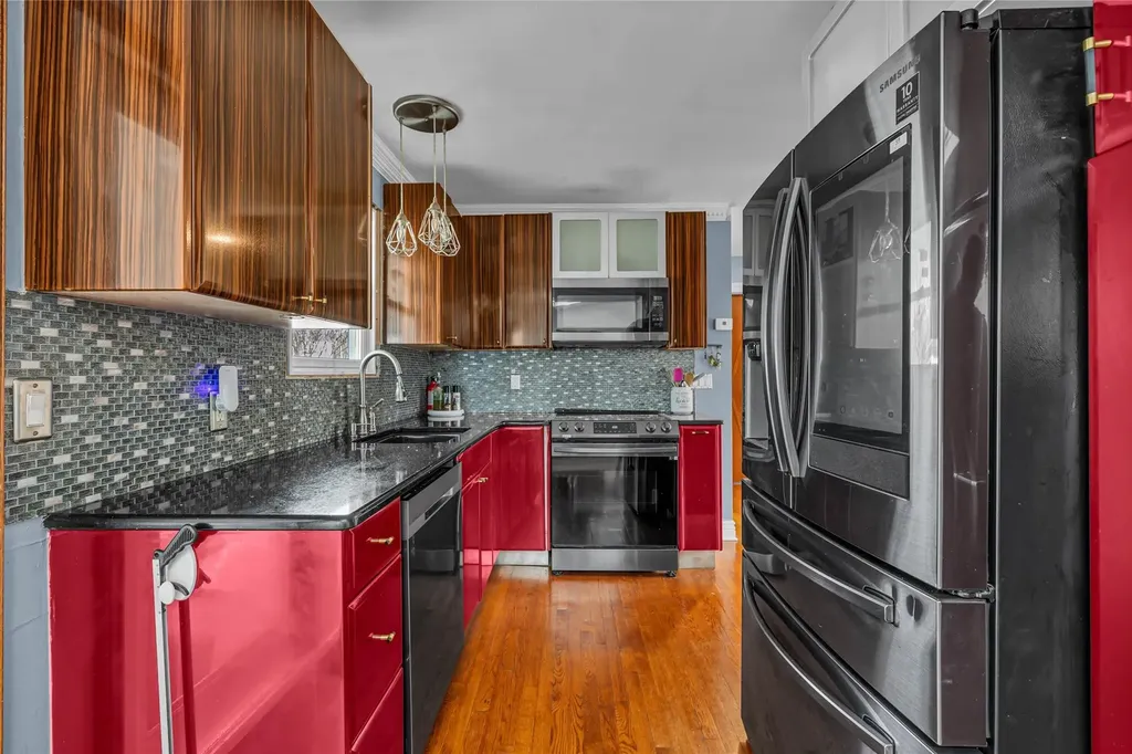 238 35th Street Lindenhurst NY 11757