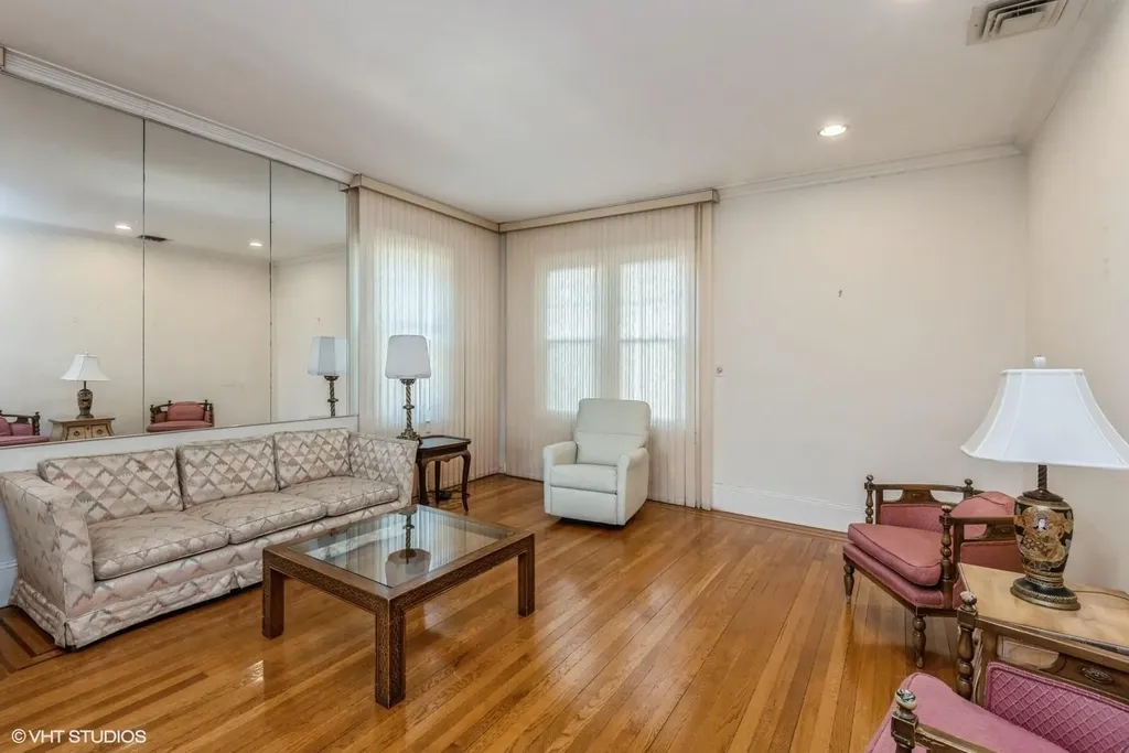 130 Hards Lane Lawrence NY 11559