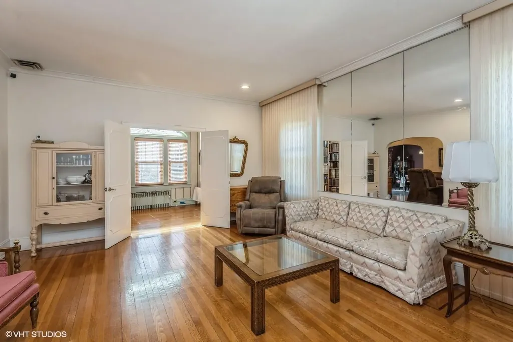 130 Hards Lane Lawrence NY 11559