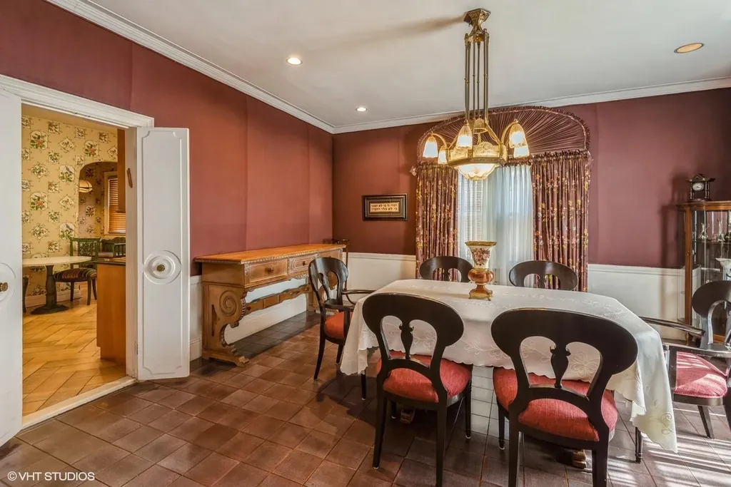130 Hards Lane Lawrence NY 11559