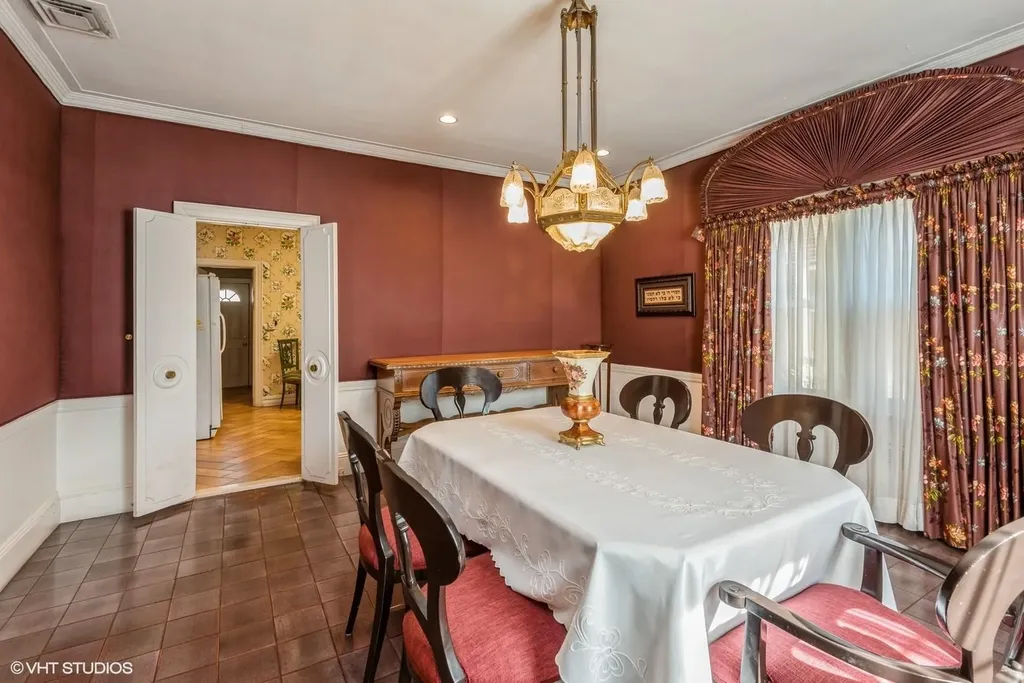130 Hards Lane Lawrence NY 11559
