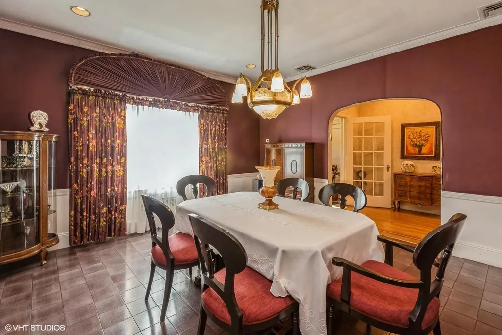 130 Hards Lane Lawrence NY 11559