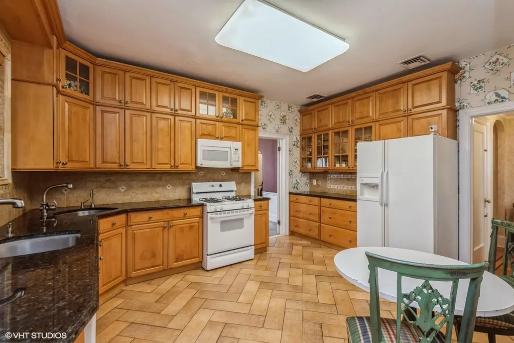 130 Hards Lane Lawrence NY 11559