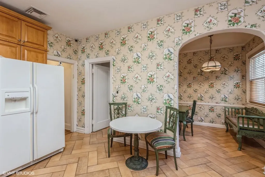 130 Hards Lane Lawrence NY 11559