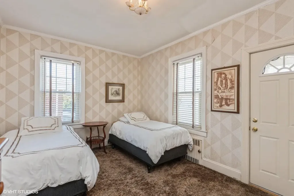 130 Hards Lane Lawrence NY 11559