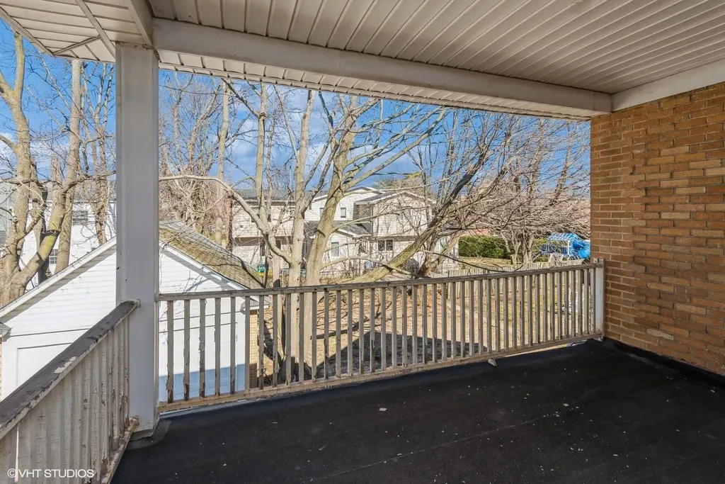 130 Hards Lane Lawrence NY 11559