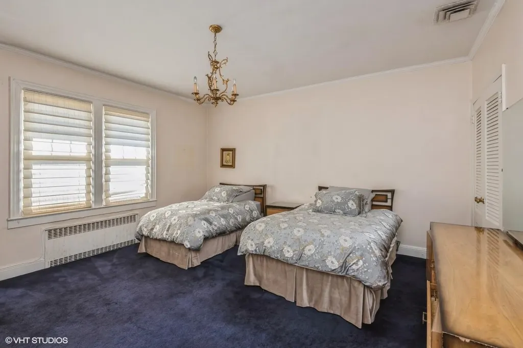 130 Hards Lane Lawrence NY 11559