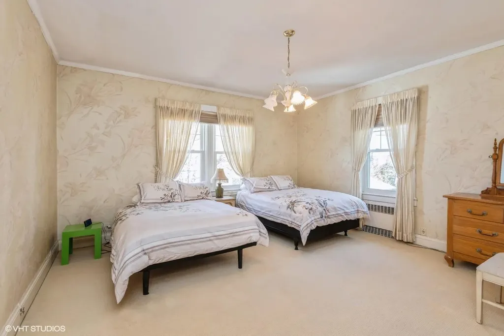 130 Hards Lane Lawrence NY 11559