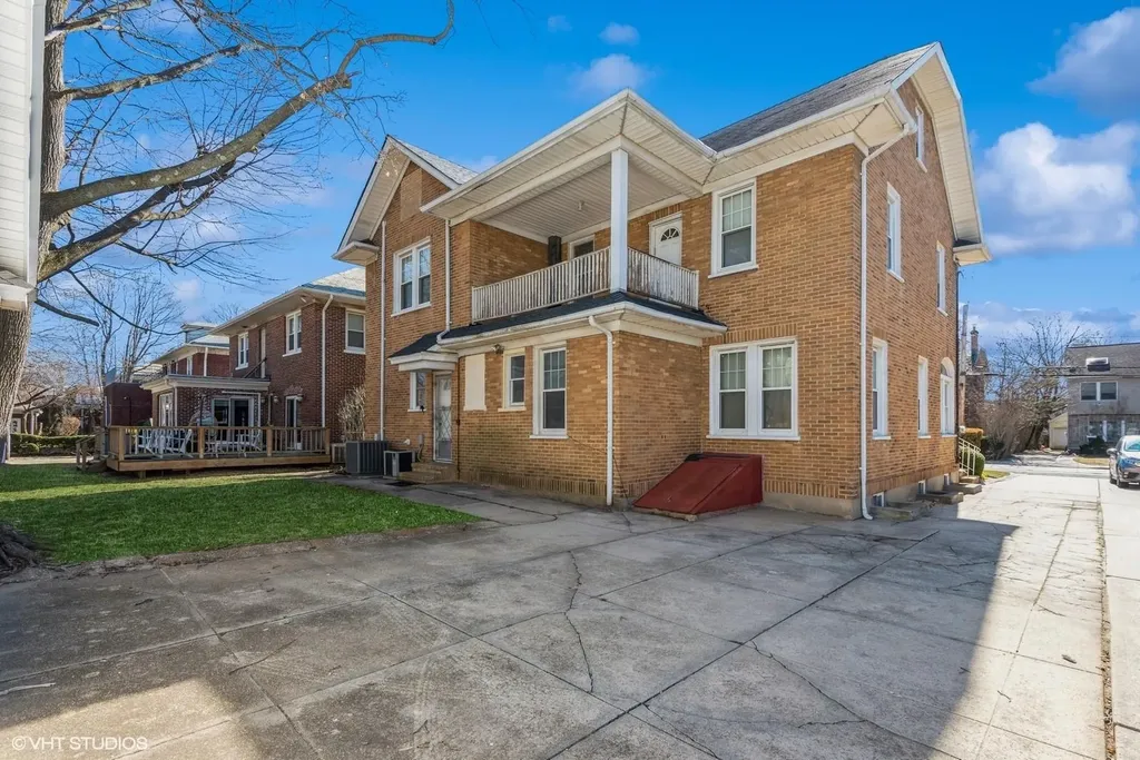 130 Hards Lane Lawrence NY 11559