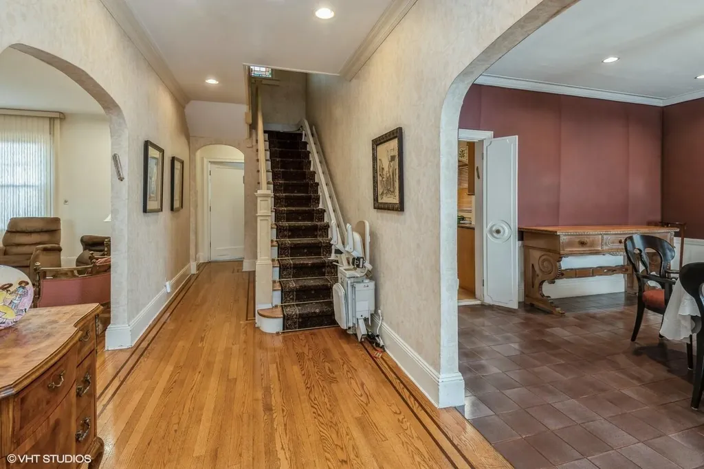 130 Hards Lane Lawrence NY 11559