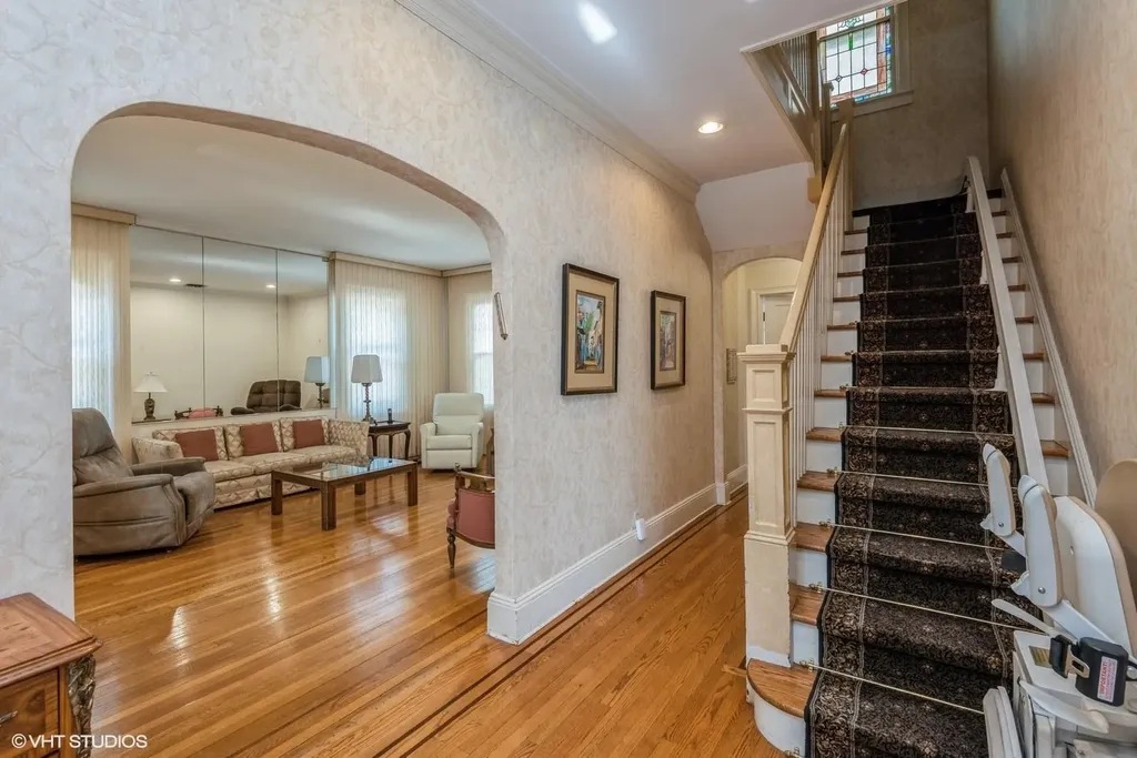 130 Hards Lane Lawrence NY 11559