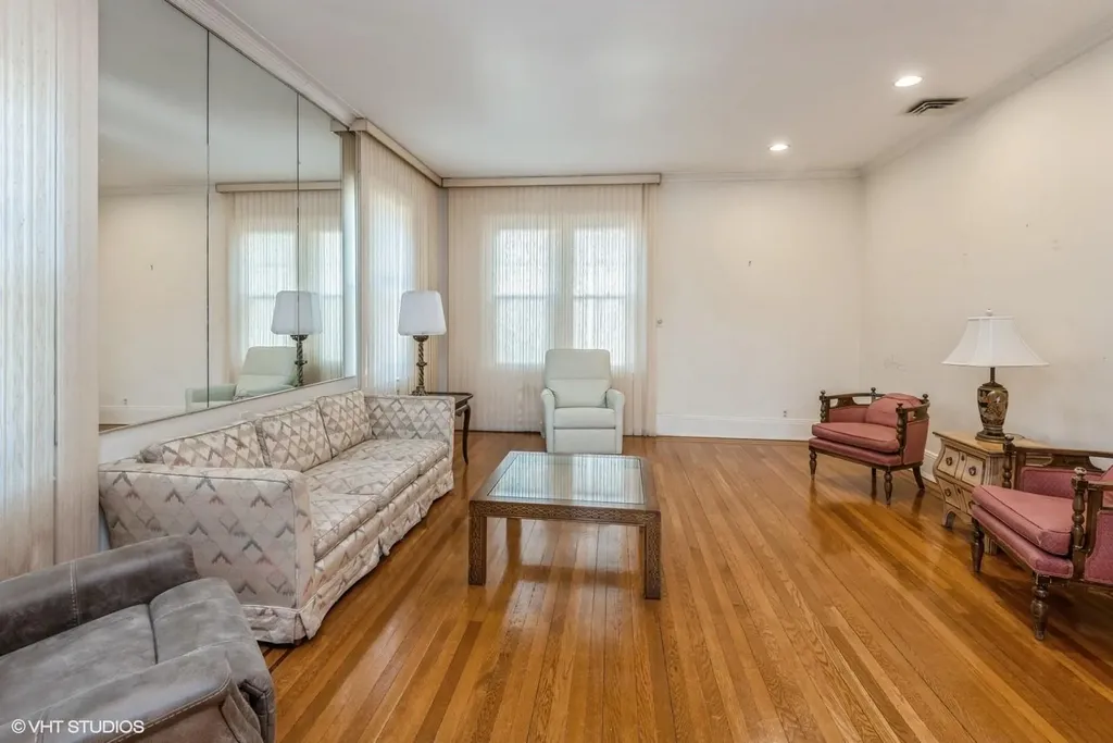 130 Hards Lane Lawrence NY 11559