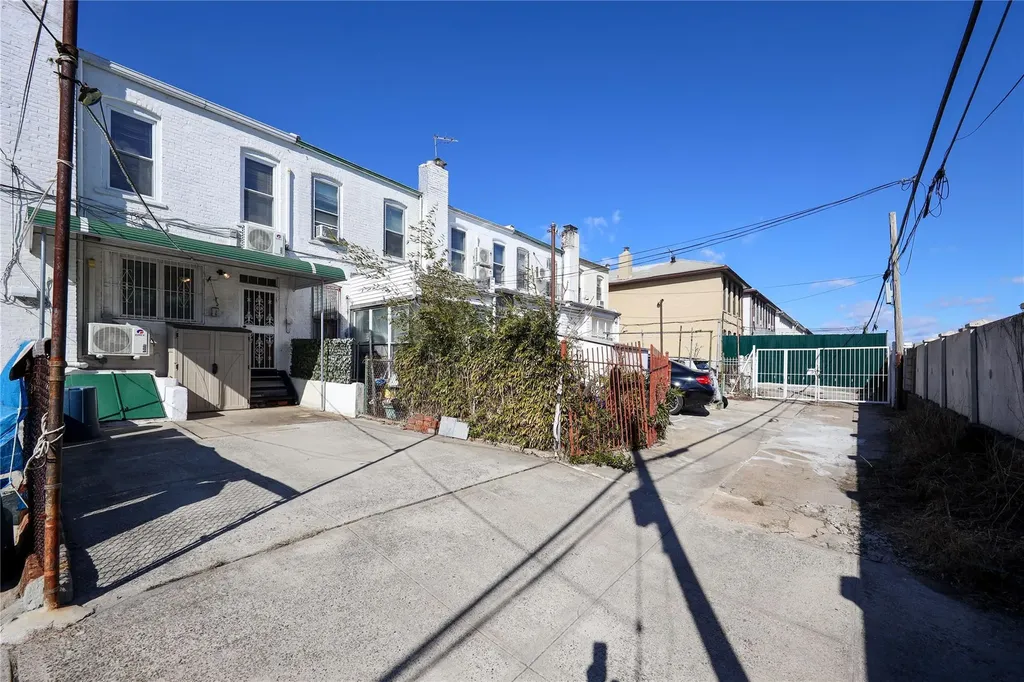 1579 W 8th Street Brooklyn NY 11204