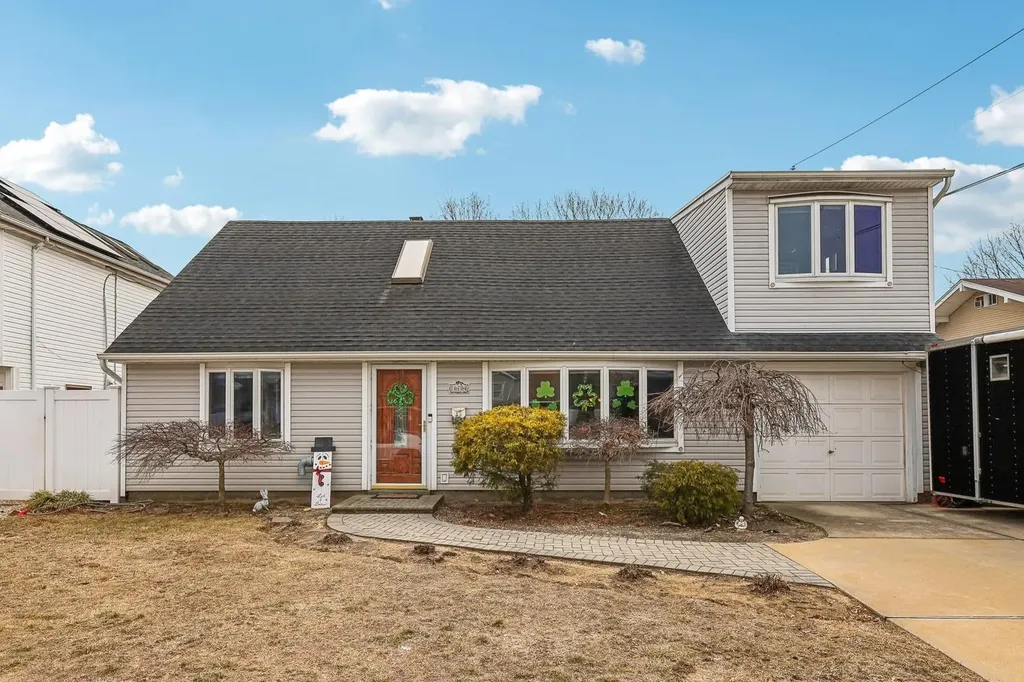 3638 Hilaire Way Seaford NY 11783