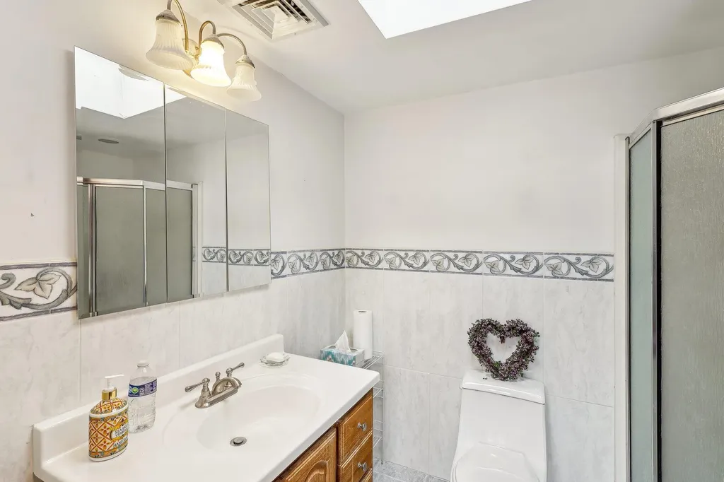 3638 Hilaire Way Seaford NY 11783