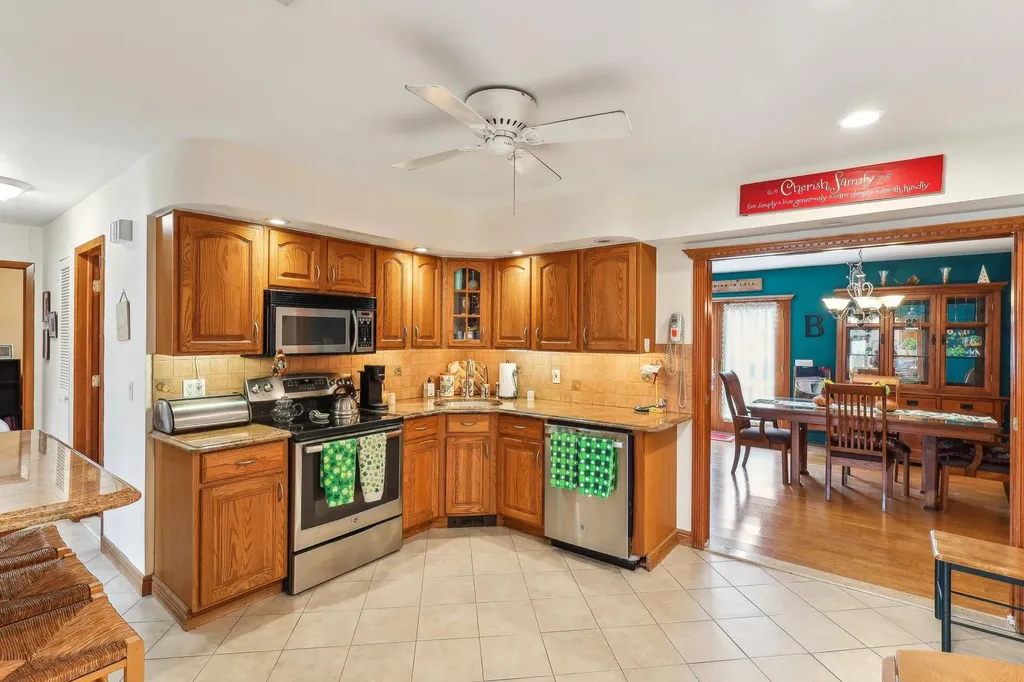 3638 Hilaire Way Seaford NY 11783
