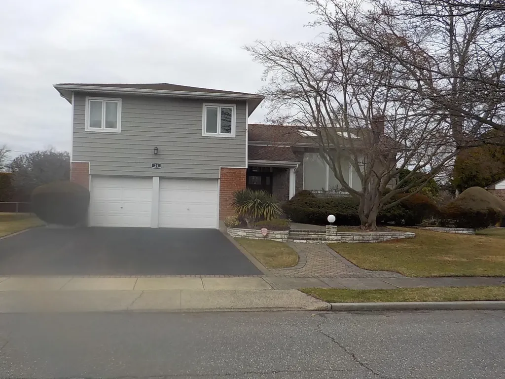 24 Sullivan Drive Oyster Bay NY 11753