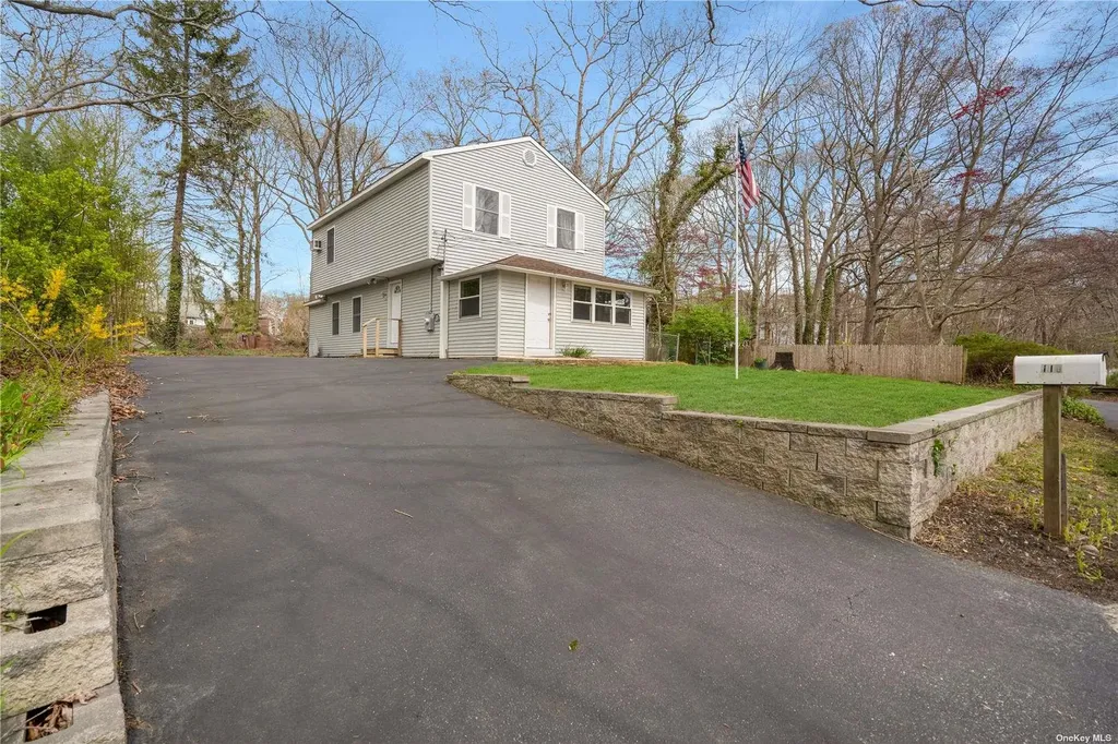 110 Riviera Drive Mastic NY 11950