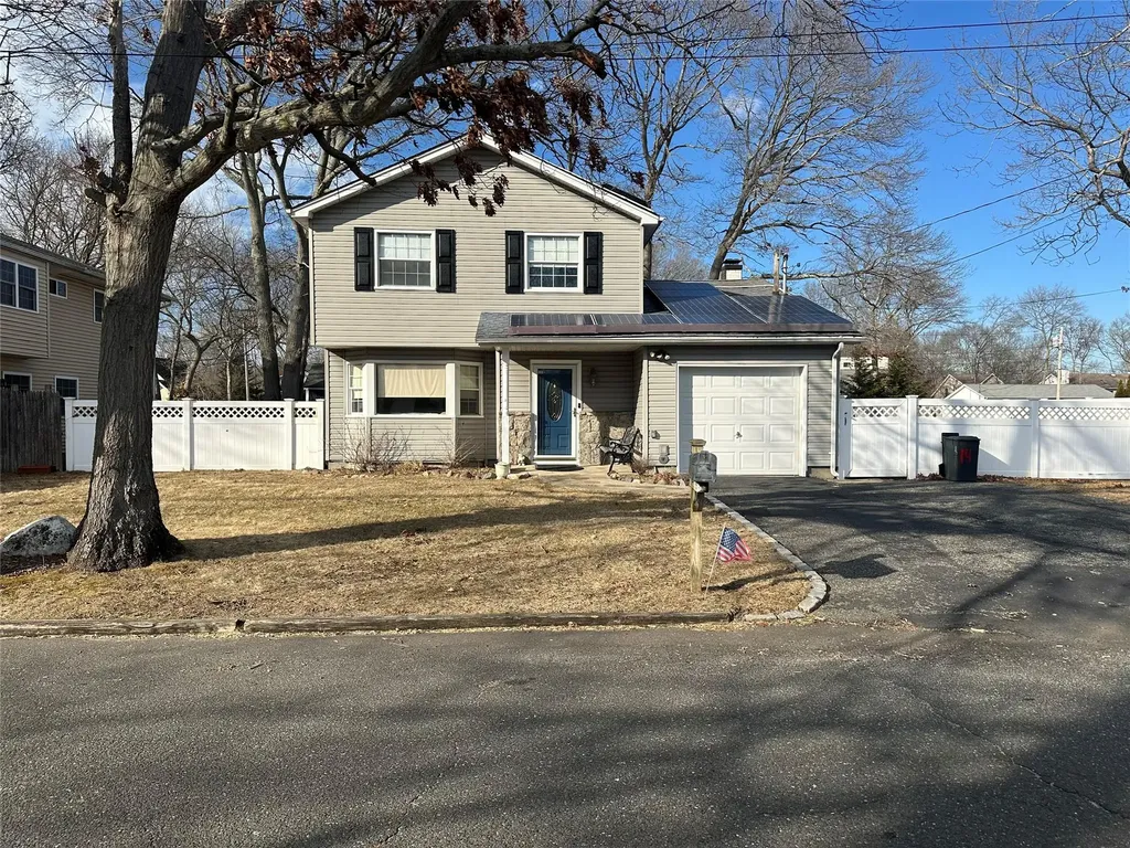 14 Fairmont Avenue Brookhaven NY 11772