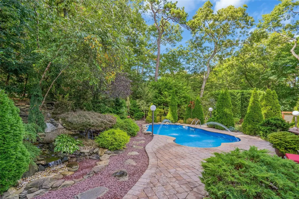62 Laurel Drive Smithtown NY 11787