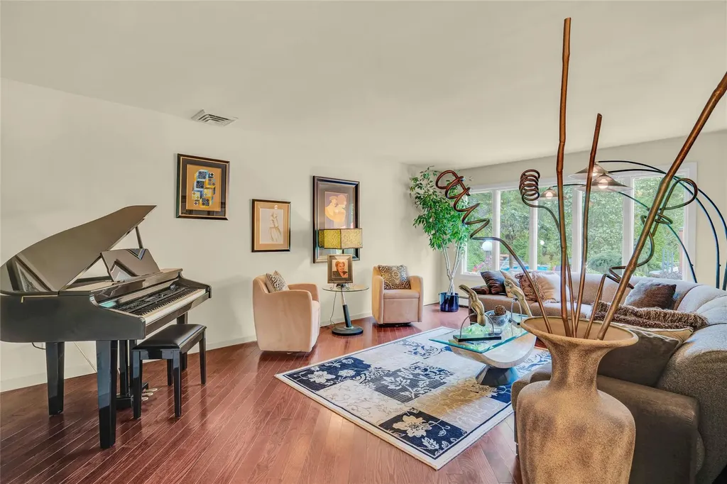 62 Laurel Drive Smithtown NY 11787