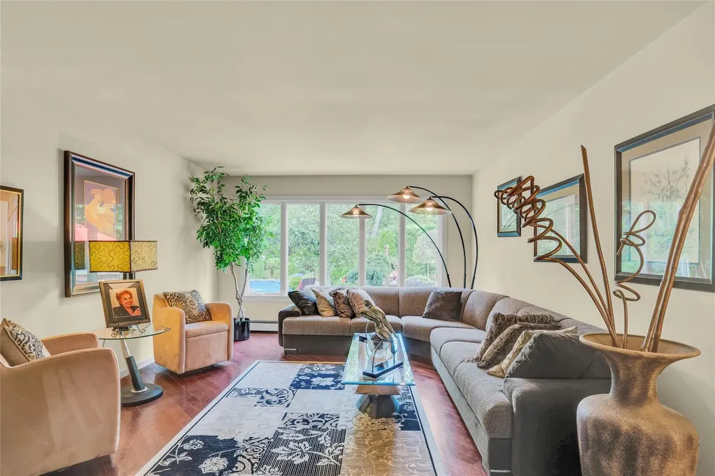 62 Laurel Drive Smithtown NY 11787
