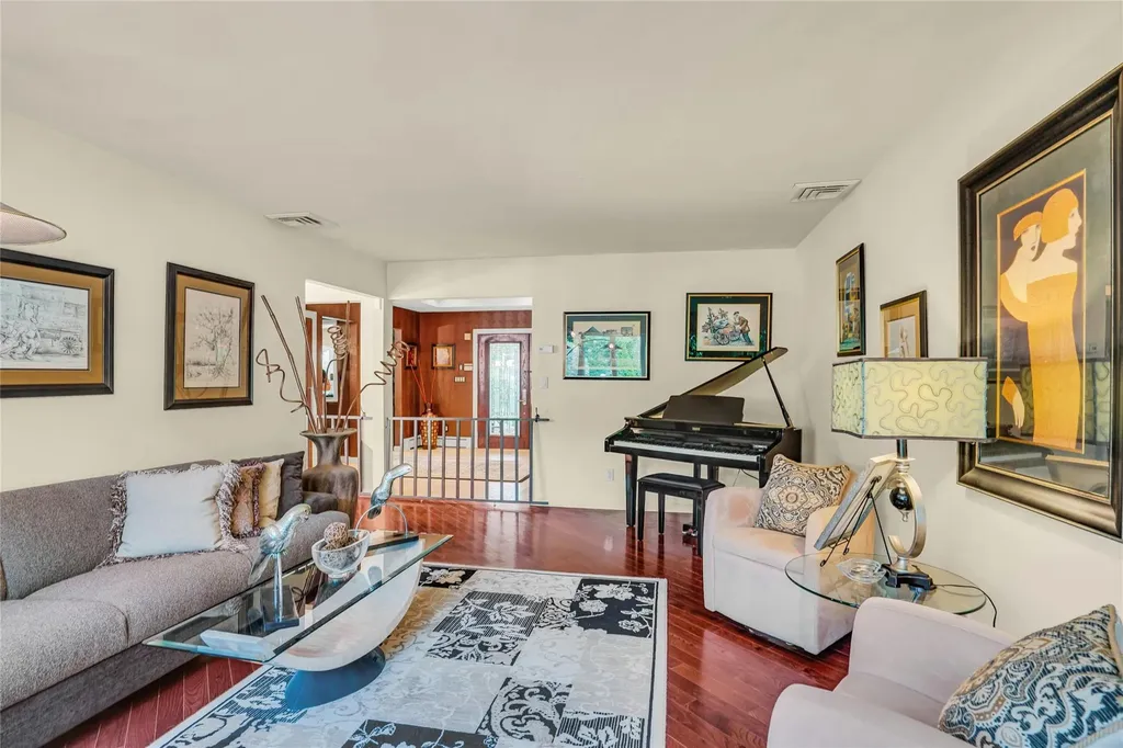 62 Laurel Drive Smithtown NY 11787