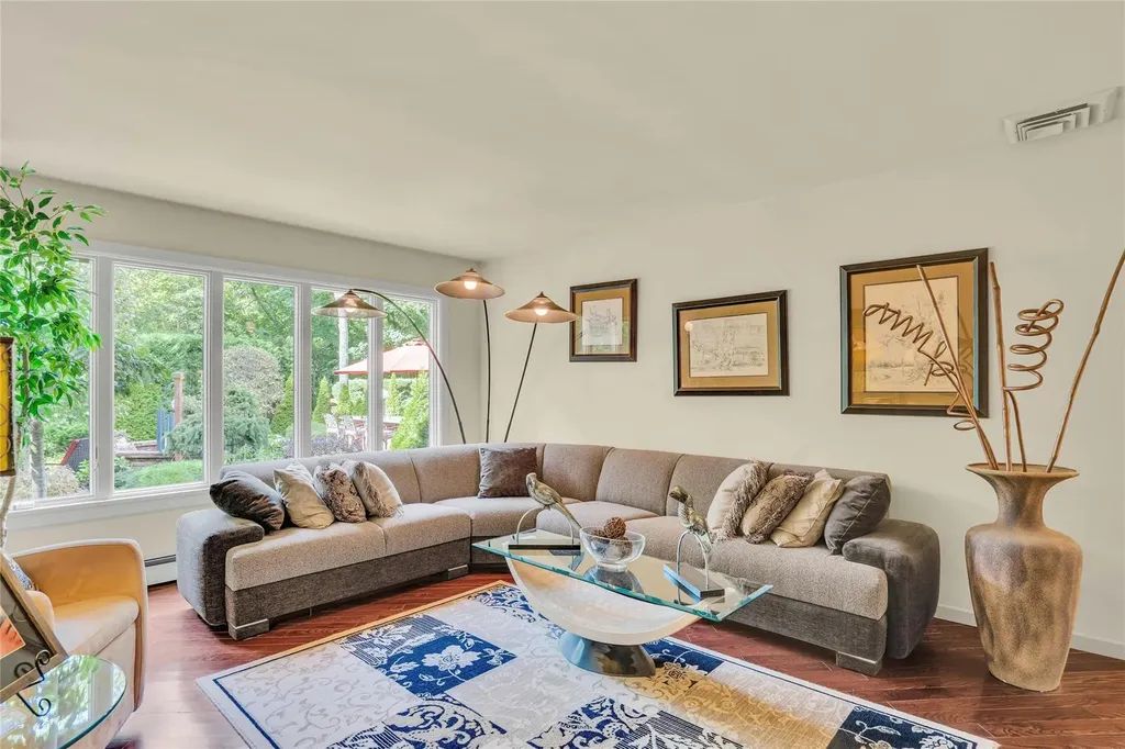 62 Laurel Drive Smithtown NY 11787