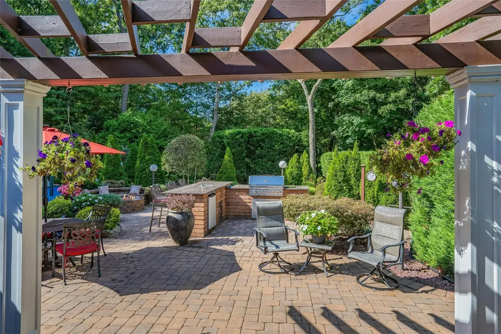 62 Laurel Drive Smithtown NY 11787