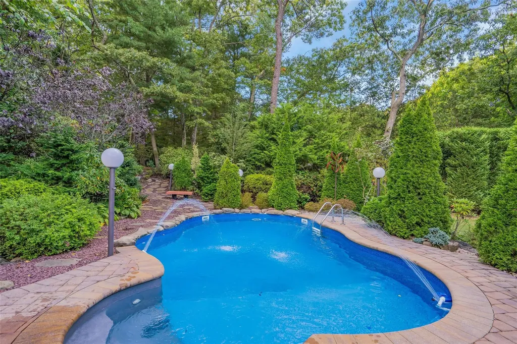 62 Laurel Drive Smithtown NY 11787