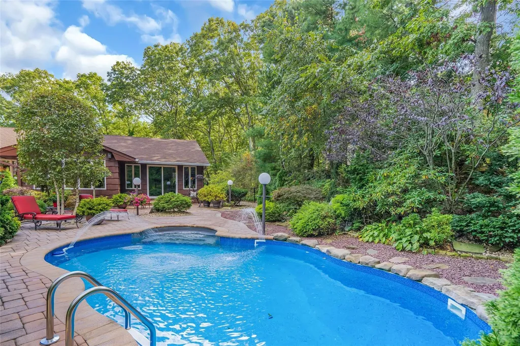 62 Laurel Drive Smithtown NY 11787