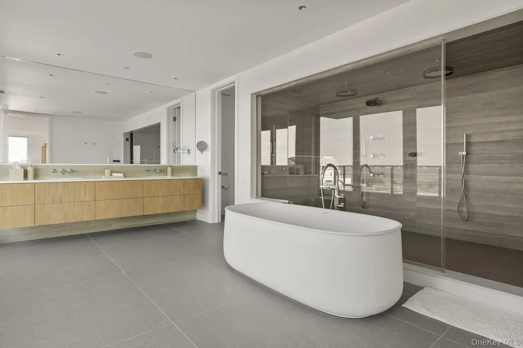 780 Dune Road Westhampton Dunes NY 11978