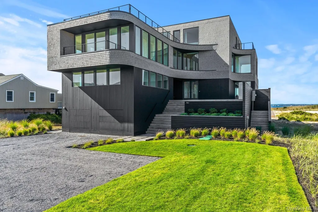 780 Dune Road Westhampton Dunes NY 11978