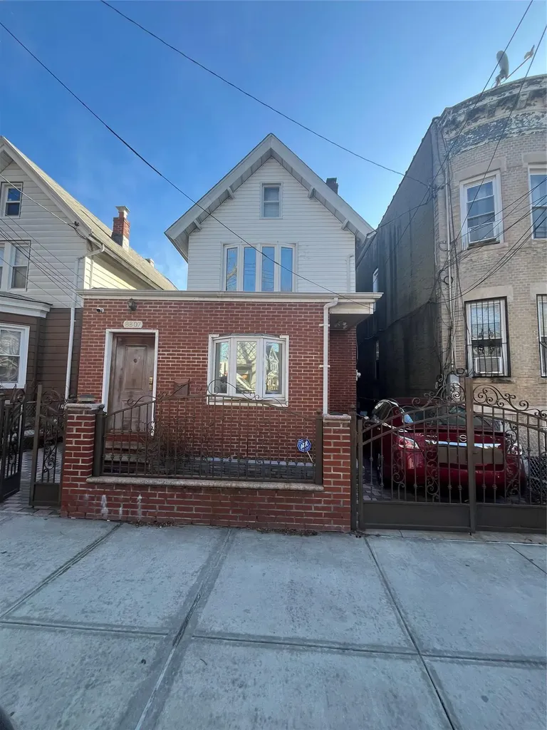 88-07 74 Place Woodhaven NY 11421